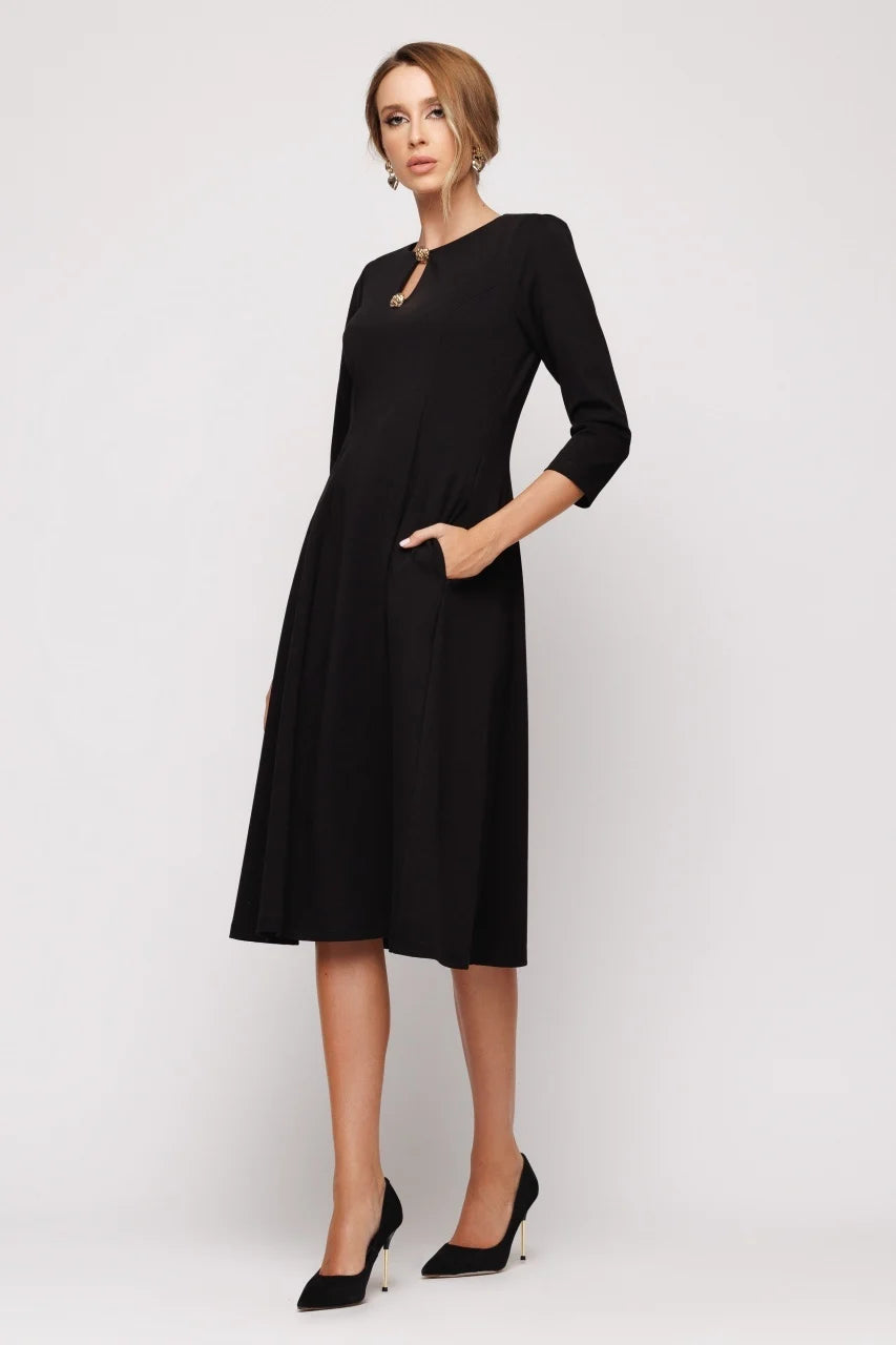 Rochie Office cu Decolteu Keyhole și Nasturi Decorativi