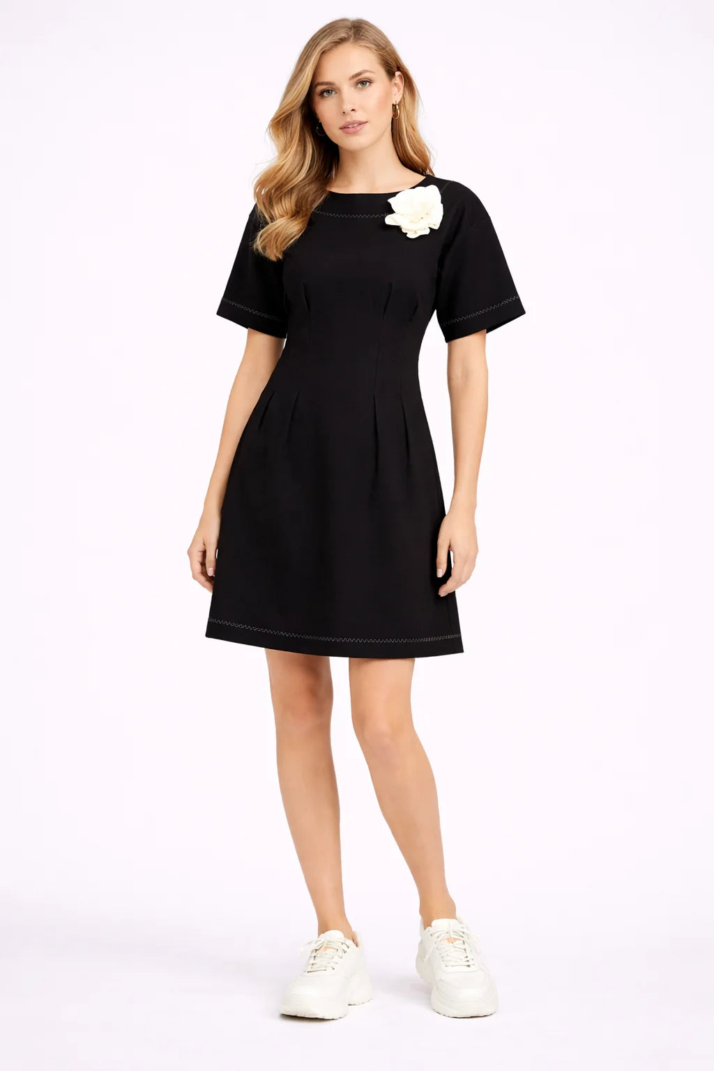 Rochie Neagră cu Accesoriu Floral (6000)